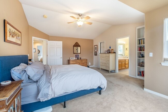 Building Photo - Gorgeous 6 bed 3.5 bath home located in Longmont, CO!