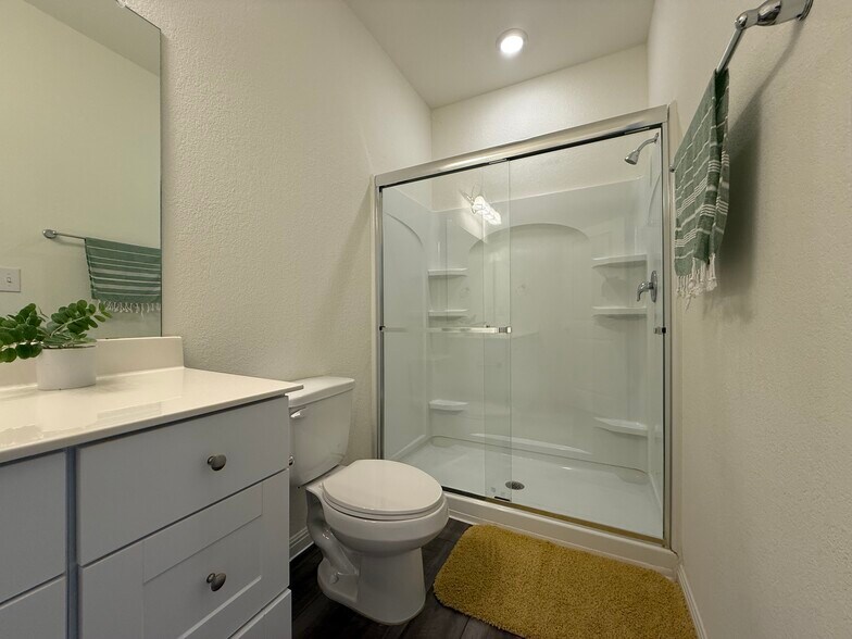 Building Photo - 1102 Treeta Trl
