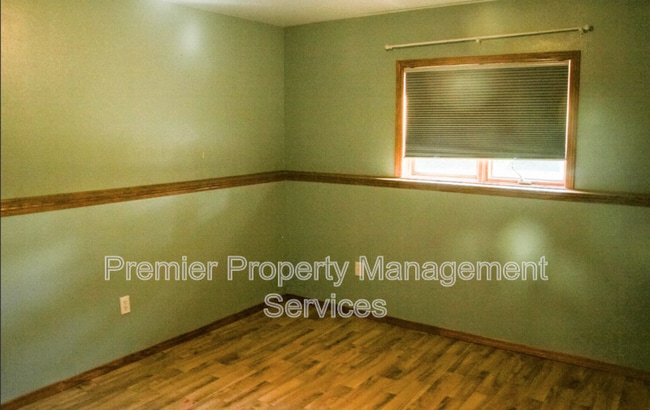 Building Photo - 521 Pyramid Pl