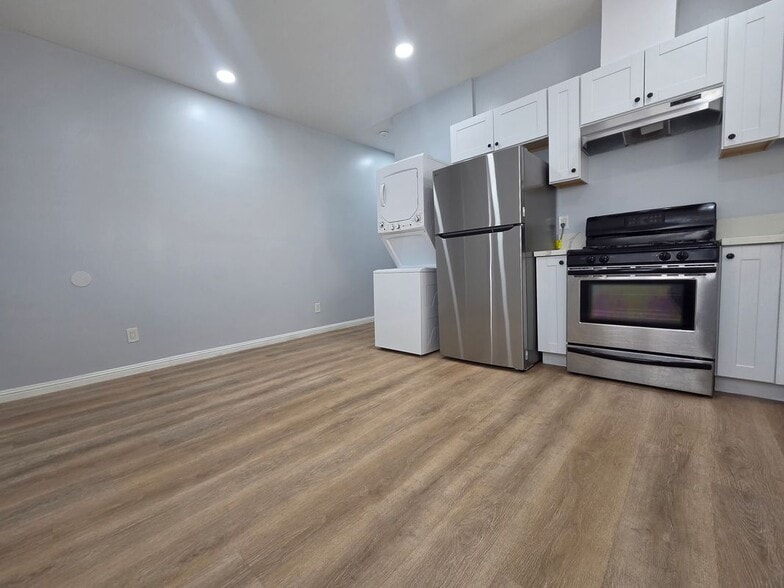 Building Photo - 1715 W 64th St