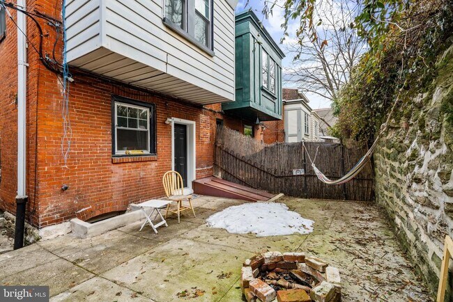 Building Photo - 4320 Spruce St