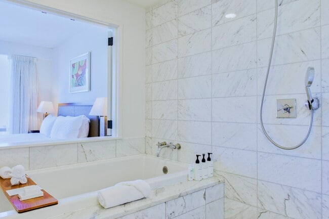 Building Photo - 223 Saratoga Rd