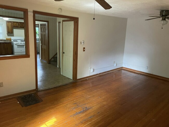 Building Photo - 289 N Midler Ave