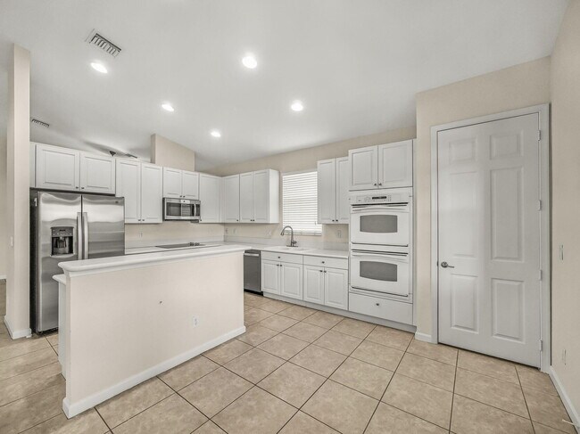 Building Photo - 1863 SW Jamesport Dr