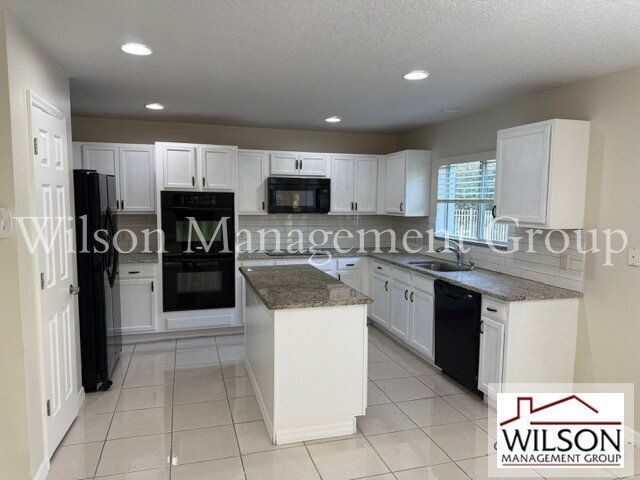 Building Photo - 413 Country Cottage Ln