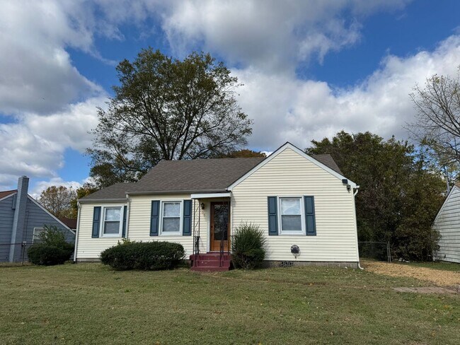 Primary Photo - Just Remodeled! Conveniently located 3bdr/1ba Home! Brick Accent Walls!