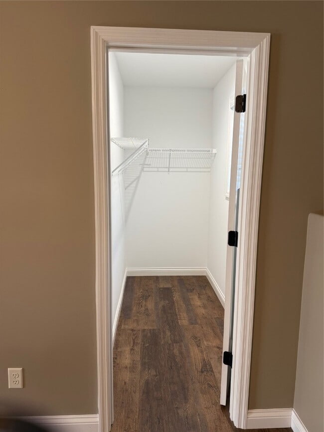 Building Photo - 1118 Baseball Dr