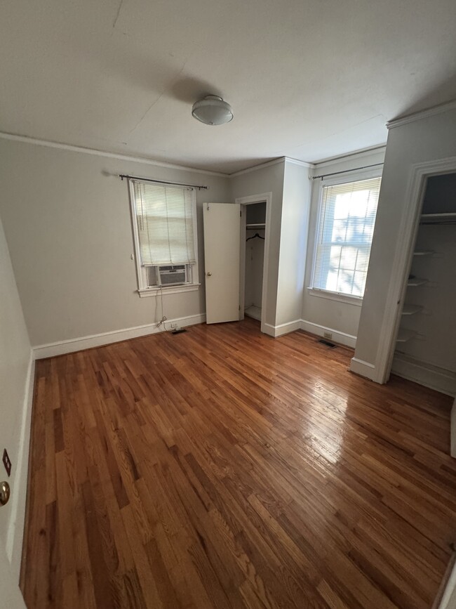 Building Photo - 403 Durst Ave W