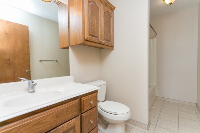 Building Photo - 16111 Rolling Meadows Dr