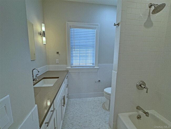 Building Photo - 1019 Grove St