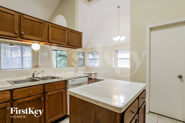 Building Photo - 1055 Margate Dr