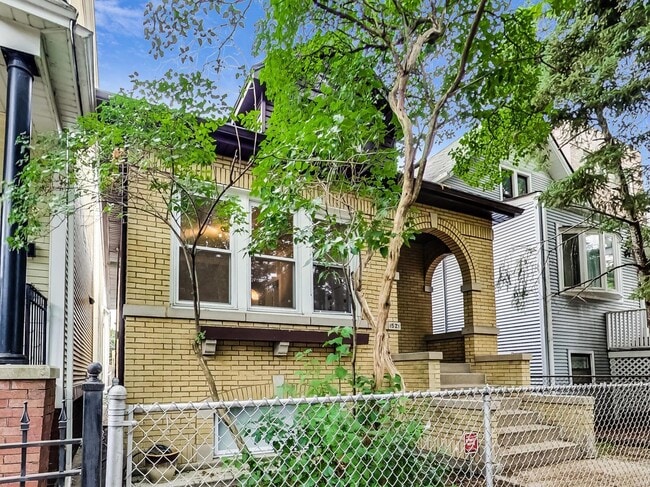 Primary Photo - 1521 W Nelson St