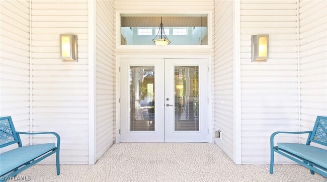 Building Photo - 877 7th St S