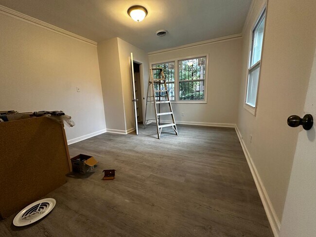 Building Photo - 76 S Haardt Dr