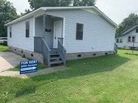 Building Photo - Quaint home located in City Limits