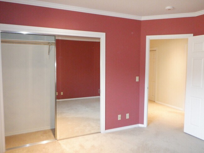 Building Photo - 3 Bed/2 Bath In River's Edge Community - G...