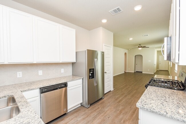 Building Photo - 14042 Chinook Dr
