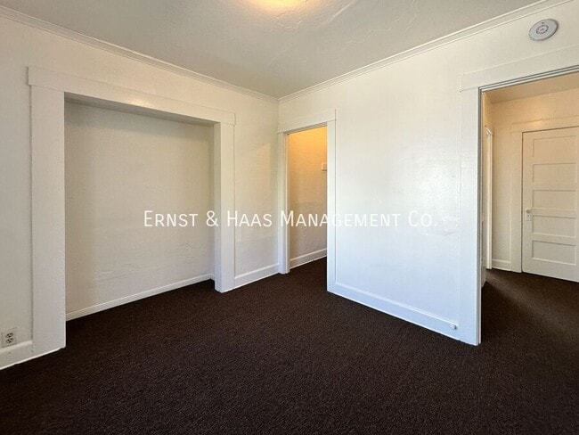 Building Photo - 1618 1/2 E. 4th St.-