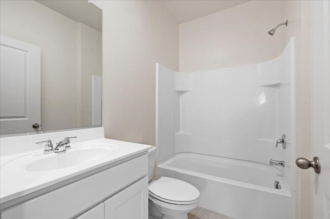Building Photo - Beautiful 4 Bedroom Just off the 202!