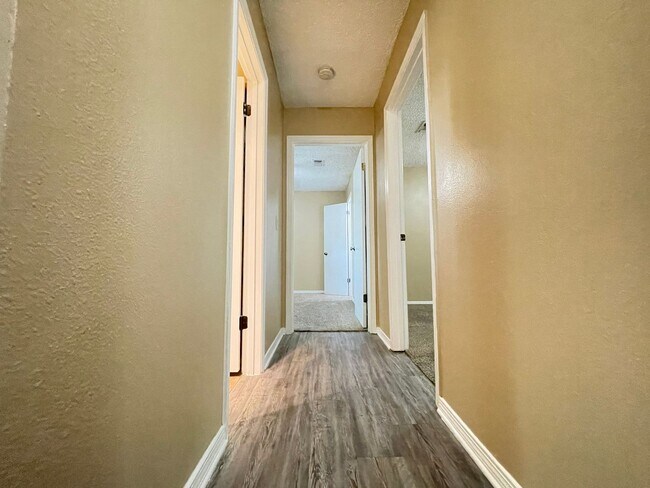 Building Photo - 3 Bedroom 2 Bath and 2 Car Garage