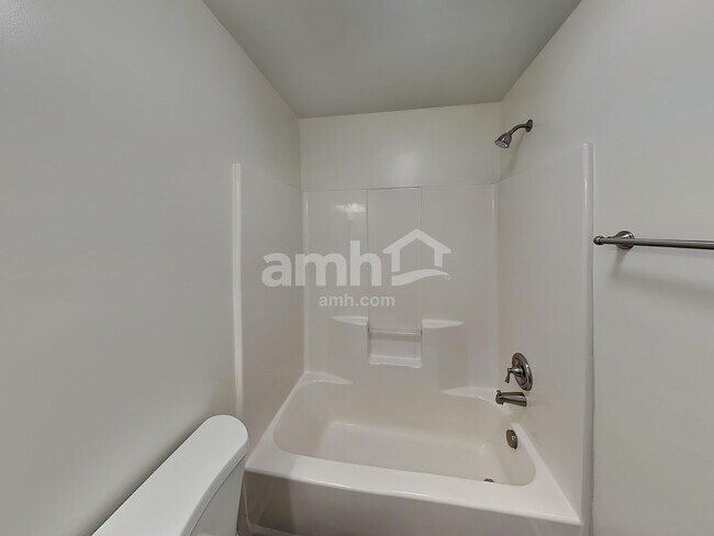 Building Photo - 3058 Romain Trail