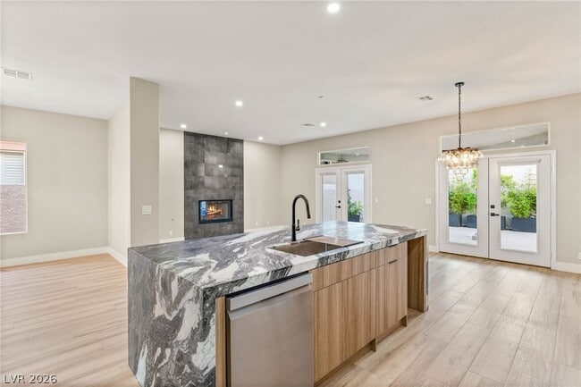 Building Photo - 1605 Shadow Rock Dr