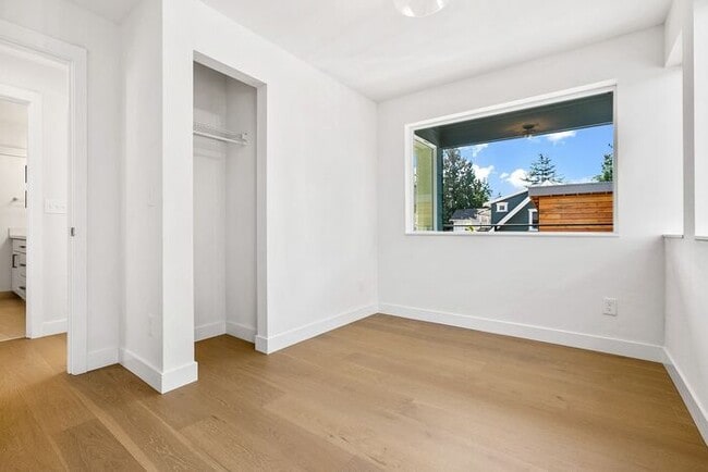 Building Photo - Fresh AIR CONDITIONED Arbor Lane Beauty!