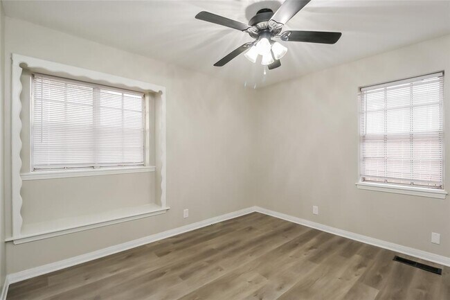 Building Photo - 2904 Huntleigh Dr
