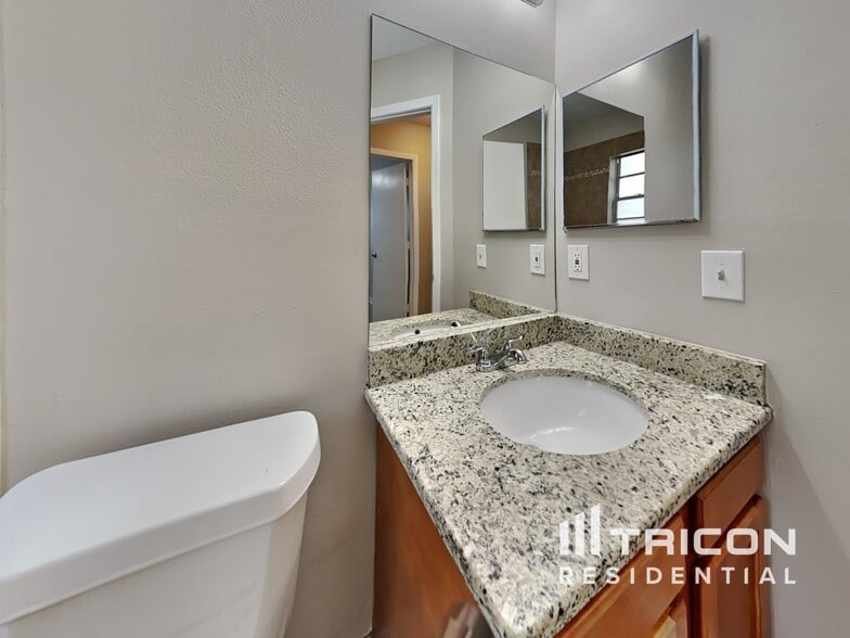 Building Photo - 320 Laxton Ln