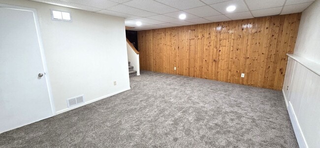 Building Photo - 3 Bedrooms, 2.5 Bathrooms, 1 Car Garage To...