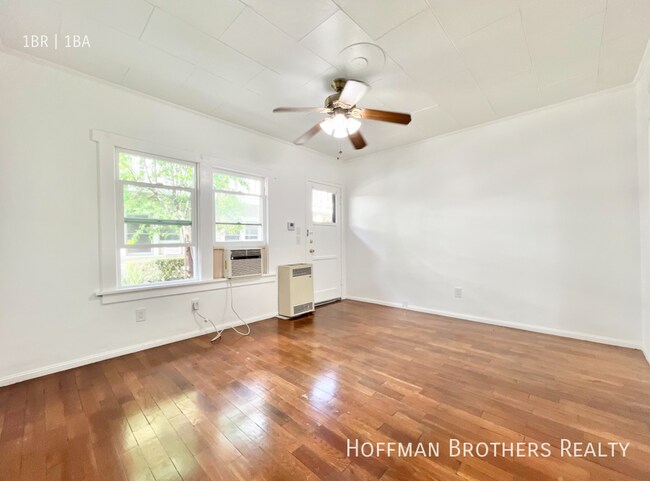 Building Photo - 1557 N Hill Ave