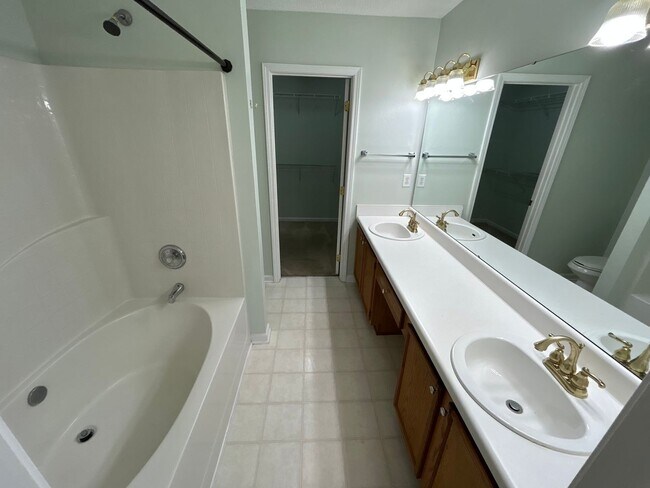 Building Photo - 3 Bed | 2.5 Bath Home in Raleigh with a Su...