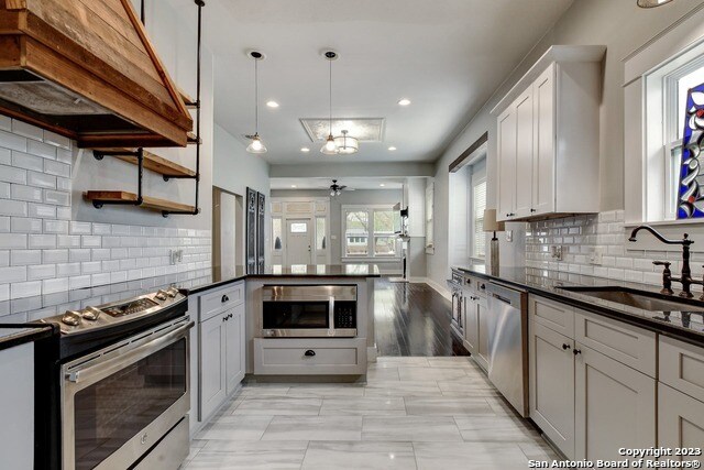 Building Photo - 612 Hunstock Ave