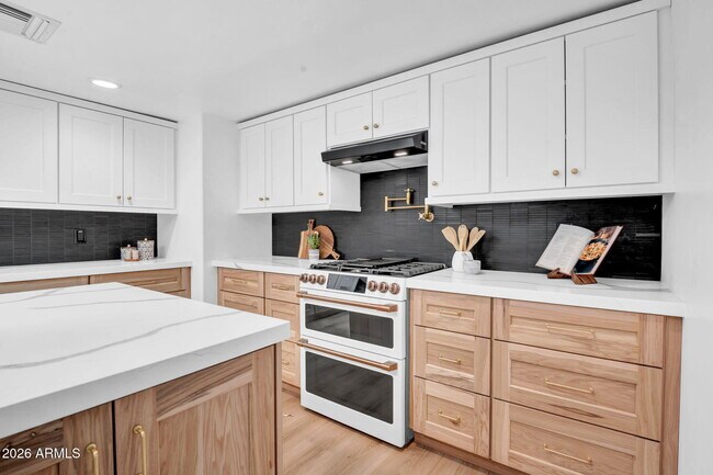 Building Photo - 10624 N 38th St