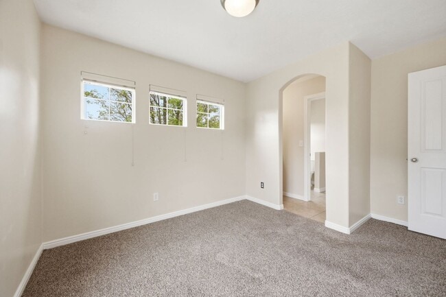 Building Photo - 1427 E 6175 S