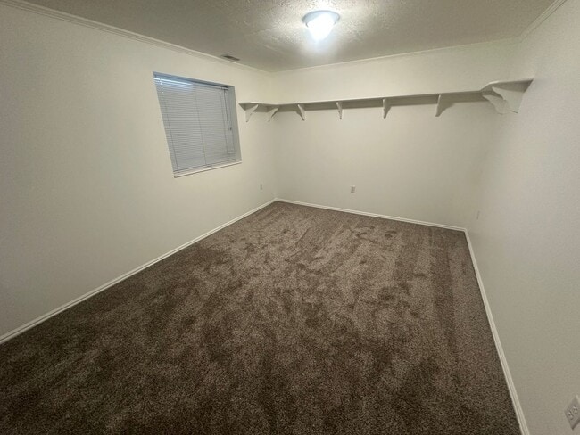 Building Photo - Desirable Kaysville Area/ 5 Bedroom Home