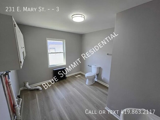 Building Photo - 231 E Mary St