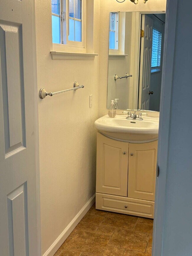 Building Photo - 5358 Laurel Dr