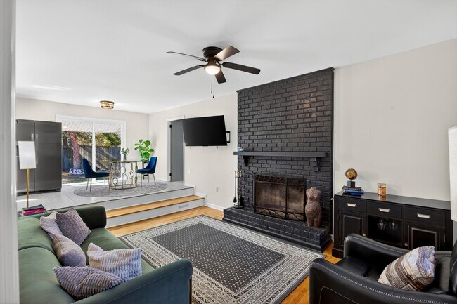 Building Photo - 8081 Kittery Ave