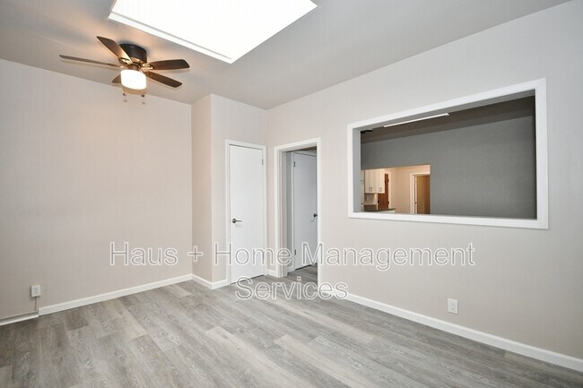 Building Photo - 933 4th Ave