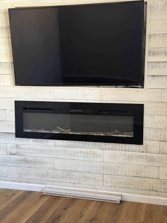 Building Photo - 3101-3105 S. Madison St.