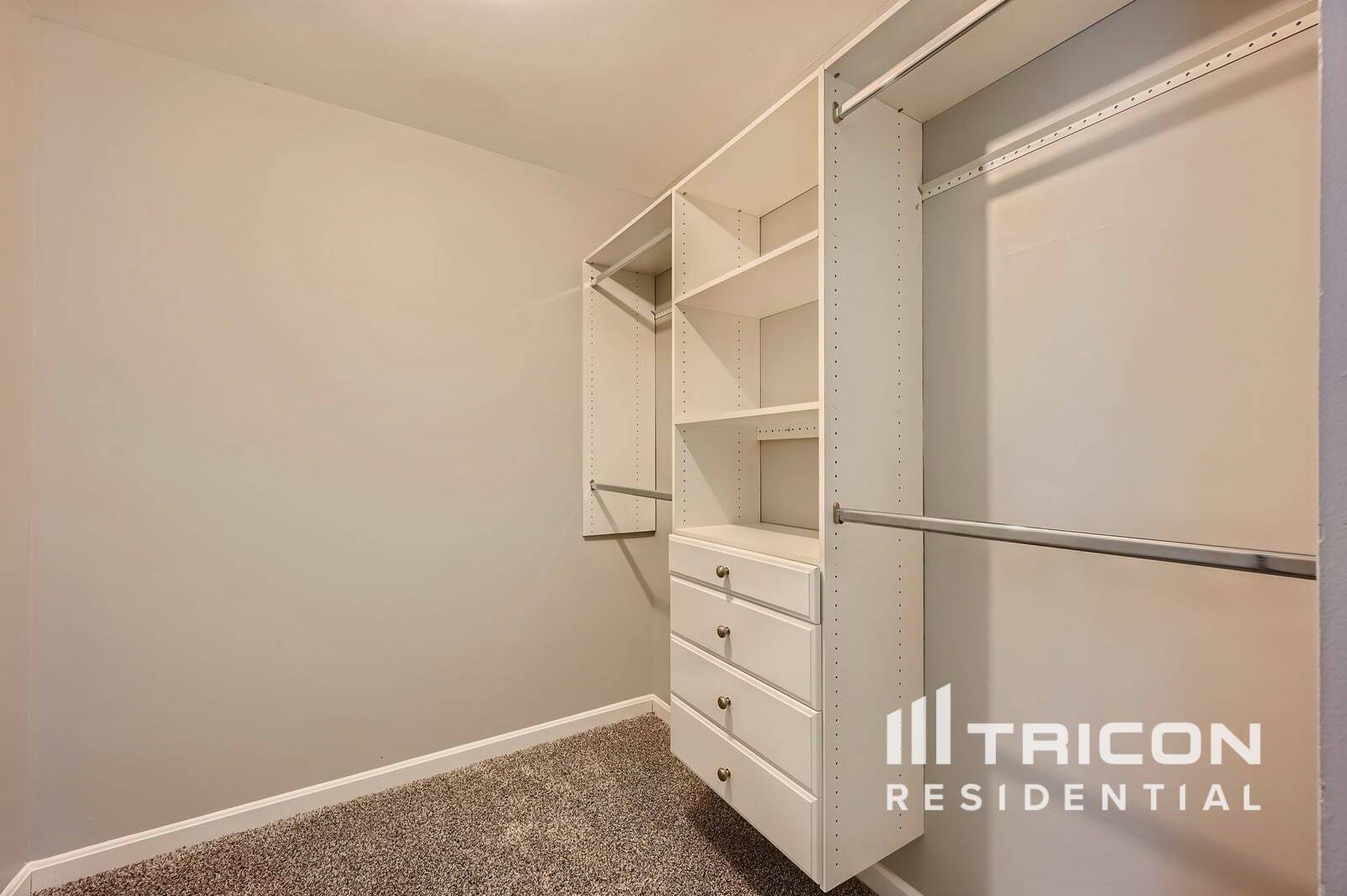 Building Photo - 12345 Bonfire Dr