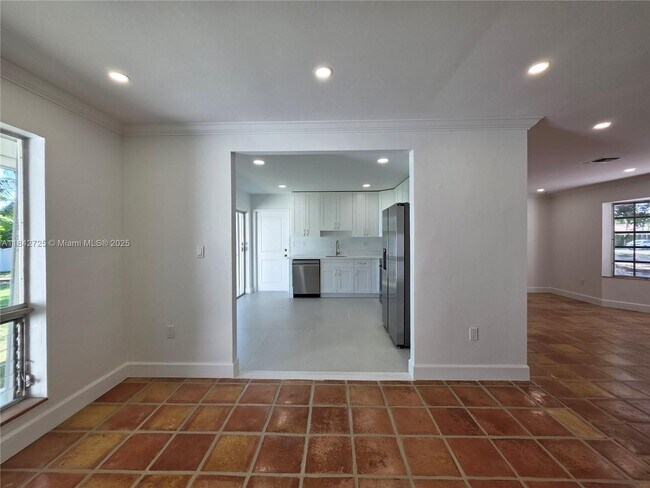 Building Photo - 13920 Kendale Lakes Blvd
