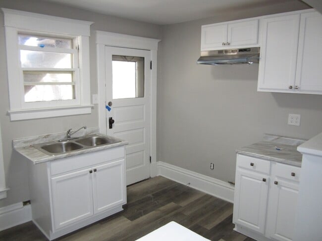 Building Photo - 119 Tennyson Ct