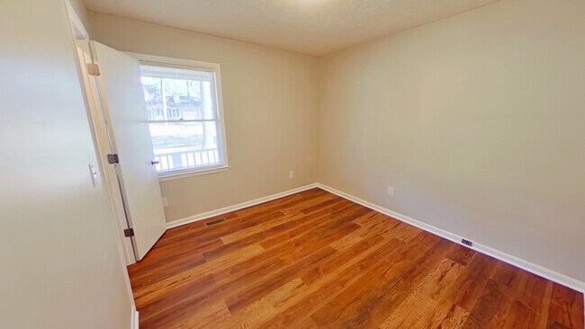 Building Photo - 928 Winterberry Dr