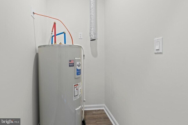 Building Photo - 819 11th Ave