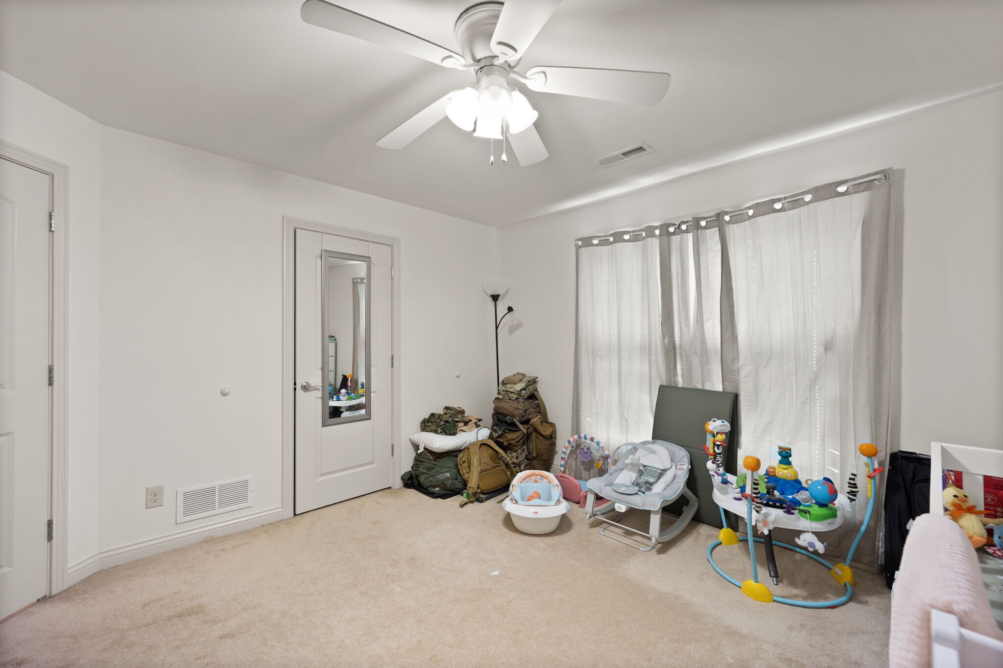 Building Photo - 12 Charlottes Pl