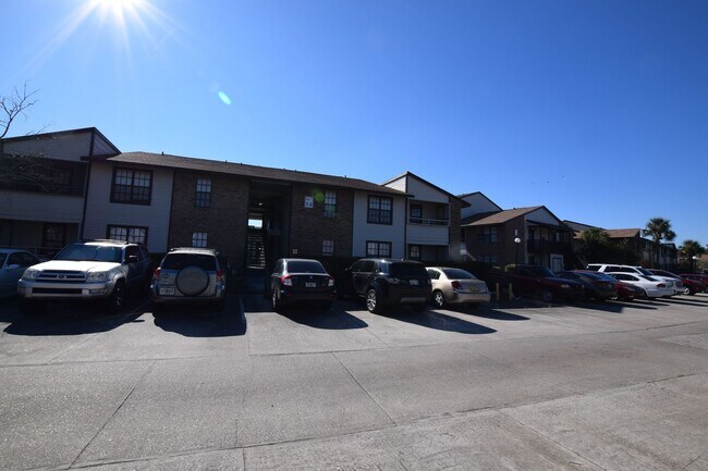 Primary Photo - 2 Bedroom, 2 Bath Condo at 4627 Cason Cove...