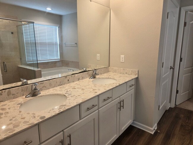 Building Photo - Oakleaf Rental Property