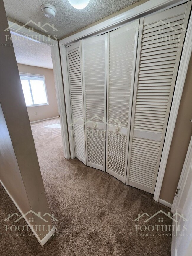 Building Photo - Bright 2-Bed, 2-Bath Condo Near Darwin Wri...